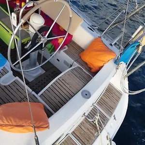 Bateau-hôtel T'chévéré Vivre Avec Les Tortues Autour., Les Anses-d'Arlet